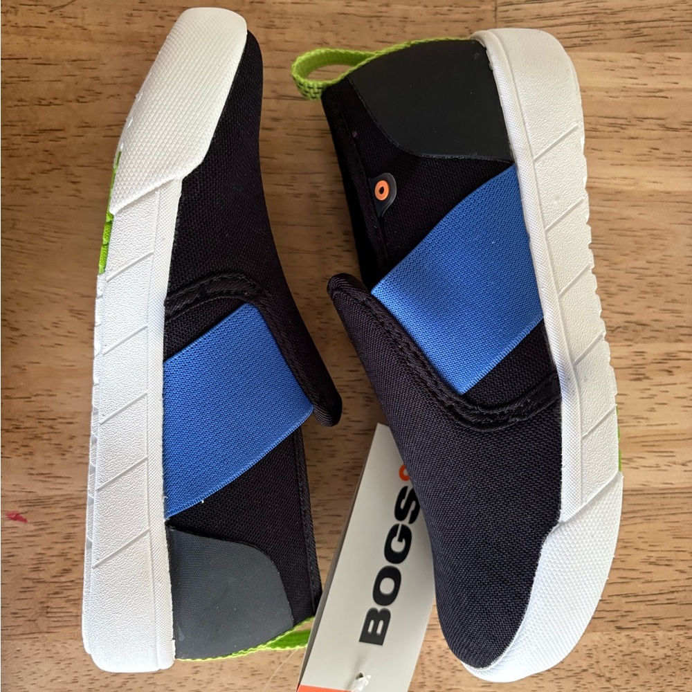 Bogs Kicker II Slip | Kids Black and Blue Slip-On Sneakers with Lime Accent
